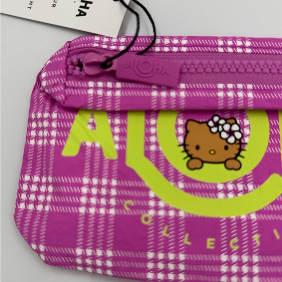 Aloha Collection x Hello Kitty Mini  Pouch - Picture 3 of 5
